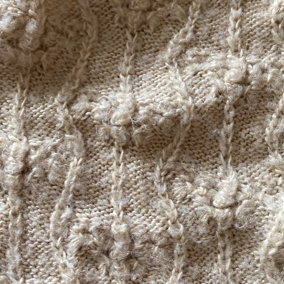 Sparkle & Fade- cream color knit shorts in size large - Picture 3 of 4